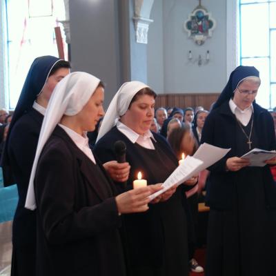4 aprilie: Baraţi: Sărbătoare în comunitatea surorilor "Slujitoarele lui Cristos - Marelui Preot"