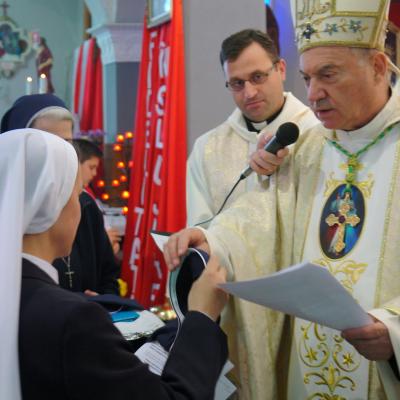 4 aprilie: Baraţi: Sărbătoare în comunitatea surorilor "Slujitoarele lui Cristos - Marelui Preot"