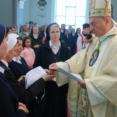 4 aprilie: Baraţi: Sărbătoare în comunitatea surorilor "Slujitoarele lui Cristos - Marelui Preot"