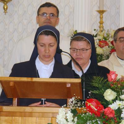 4 aprilie: Baraţi: Sărbătoare în comunitatea surorilor "Slujitoarele lui Cristos - Marelui Preot"