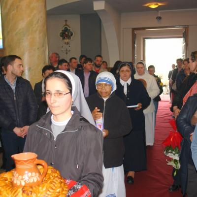 4 aprilie: Baraţi: Sărbătoare în comunitatea surorilor "Slujitoarele lui Cristos - Marelui Preot"