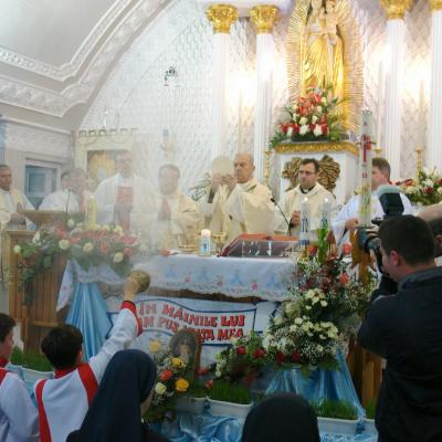 4 aprilie: Baraţi: Sărbătoare în comunitatea surorilor "Slujitoarele lui Cristos - Marelui Preot"