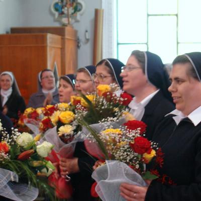 4 aprilie: Baraţi: Sărbătoare în comunitatea surorilor "Slujitoarele lui Cristos - Marelui Preot"