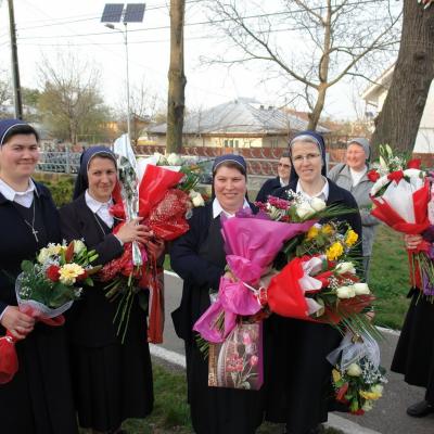 4 aprilie: Baraţi: Sărbătoare în comunitatea surorilor "Slujitoarele lui Cristos - Marelui Preot"