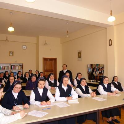 4 aprilie: Baraţi: Sărbătoare în comunitatea surorilor "Slujitoarele lui Cristos - Marelui Preot"