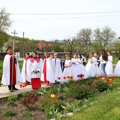 17 aprilie: Cleja "Sfântul Francisc": Prima Împărtăşanie