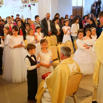 17 aprilie: Cleja "Sfântul Francisc": Prima Împărtăşanie