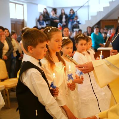 17 aprilie: Cleja "Sfântul Francisc": Prima Împărtăşanie