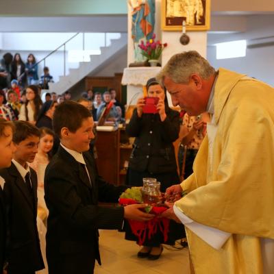 17 aprilie: Cleja "Sfântul Francisc": Prima Împărtăşanie