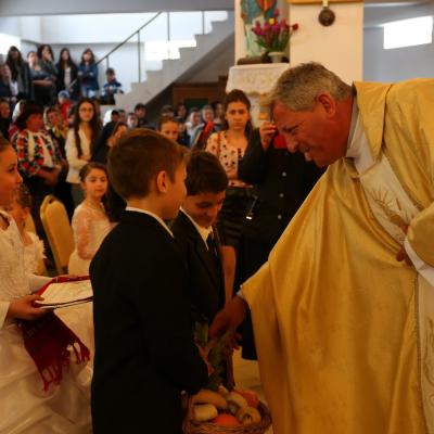 17 aprilie: Cleja "Sfântul Francisc": Prima Împărtăşanie