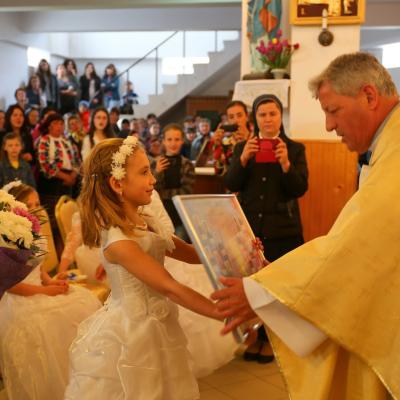 17 aprilie: Cleja "Sfântul Francisc": Prima Împărtăşanie