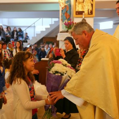 17 aprilie: Cleja "Sfântul Francisc": Prima Împărtăşanie