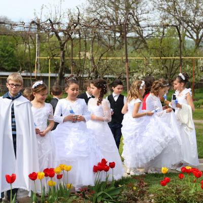 17 aprilie: Cleja "Sfântul Francisc": Prima Împărtăşanie