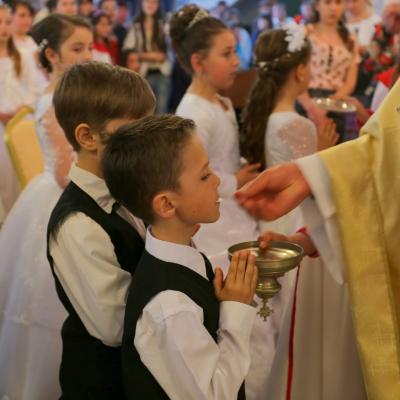 17 aprilie: Cleja "Sfântul Francisc": Prima Împărtăşanie