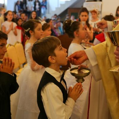 17 aprilie: Cleja "Sfântul Francisc": Prima Împărtăşanie