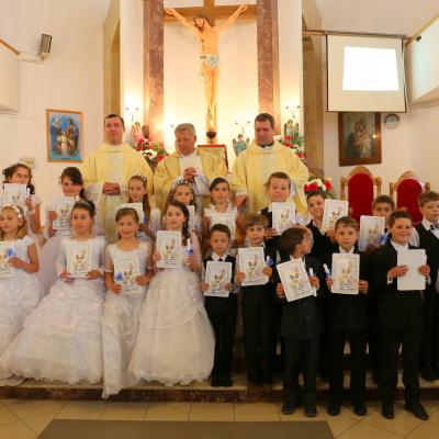 17 aprilie: Cleja "Sfântul Francisc": Prima Împărtăşanie