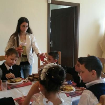 17 aprilie: Cleja "Sfântul Francisc": Prima Împărtăşanie