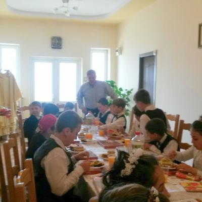 17 aprilie: Cleja "Sfântul Francisc": Prima Împărtăşanie