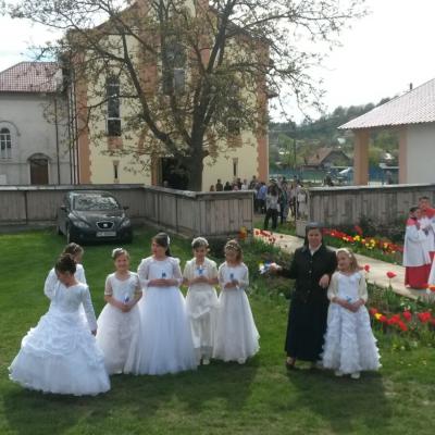 17 aprilie: Cleja "Sfântul Francisc": Prima Împărtăşanie