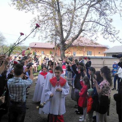 17 aprilie: Cleja "Sfântul Francisc": Prima Împărtăşanie