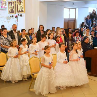 17 aprilie: Cleja "Sfântul Francisc": Prima Împărtăşanie