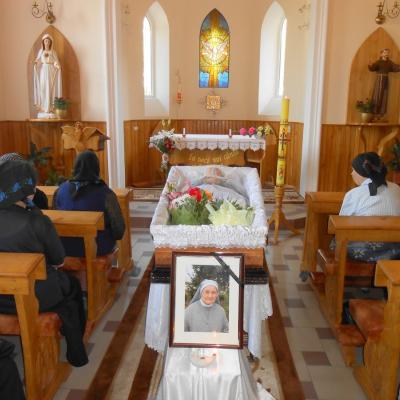 30 august: Hălăuceşti: Funeraliile sorei Teofila Sociu