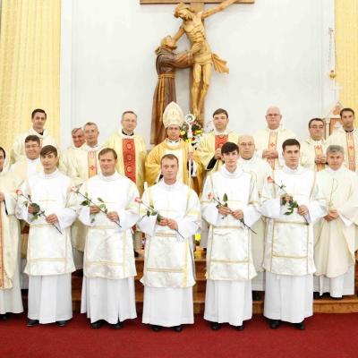 4 octombrie: Roman: Cinci fraţi franciscani au fost hirotoniţi diaconi