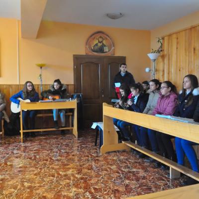 4 decembrie: Traian (NT): Copii, tineri şi adulţi au depus adeziunea la Acţiunea Catolică
