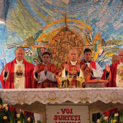 10 decembrie: Iaşi: Simpozionul "Anton Durcovici - Márton Áron: fraţi în episcopat, mărturisitori ai lui Cristos pe drumul crucii"