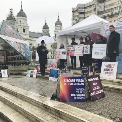 18 martie: Iaşi: PS Petru Gherghel prezent la campania "40 de zile pentru viaţă"