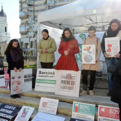 27 martie: Iaşi: PS Aurel Percă în mijlocul participanţilor la campania "40 de zile pentru viaţă"