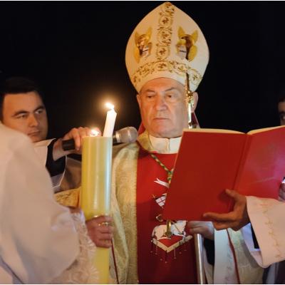 16 aprilie: Iaşi: Liturghia din Noaptea Paştelui