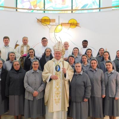 23 aprilie: Iaşi: Surorile Providenţei la cei 25 de ani de prezenţă şi misiune în România