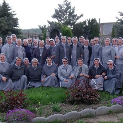 24 aprilie - 5 mai: Valea Mare: Al III-lea Capitul Provincial al Surorilor Franciscane Misionare de Assisi din România
