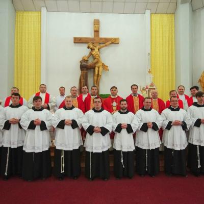 25 aprilie: Roman: Instituire de lectori şi acoliţi la Institutul Teologic Franciscan