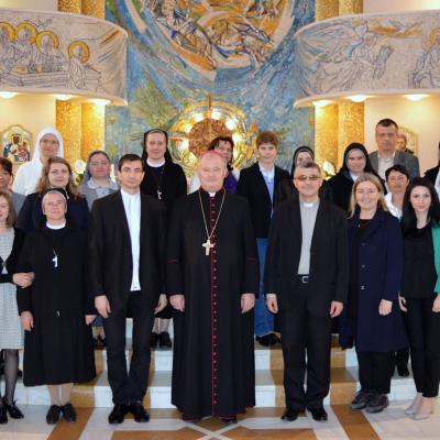 29 aprilie: Iaşi: Înfiinţarea reţelei asociaţiilor şi congregaţiilor catolice din Dieceza de Iaşi care oferă servicii sociale şi medicale persoanelor aflate în suferinţă