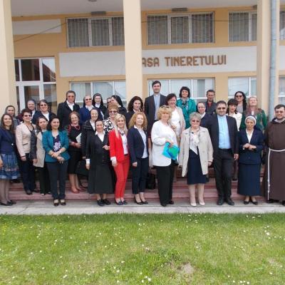 20 mai: Oneşti: Simpozionul Naţional "Creativitate sau monotonie în educaţia uman-religioasă"