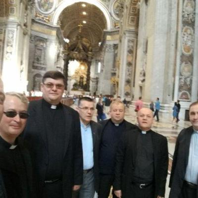 30 mai: Prima serie de preoţi români, promoţia 1992, care şi-au celebrat 25 de ani de preoţie cu papa Francisc la Vatican