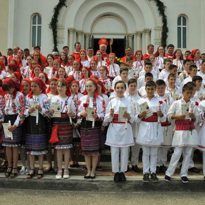 10 iunie: Luizi-Călugăra: Administrarea tainei sfântului Mir