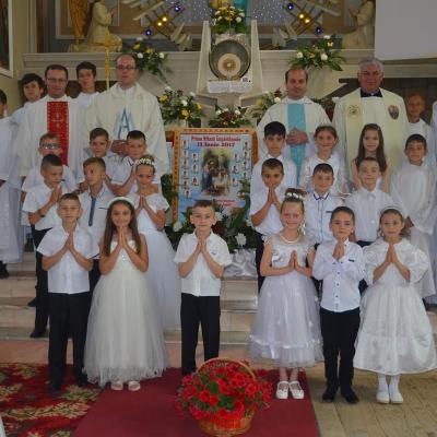 11 iunie: Mărgineni: Prima Sfântă Împărtăşanie a copiilor