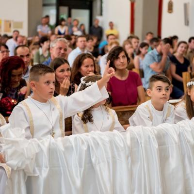 11 iunie: Ladispoli (Italia): Prima sfântă Împărtăşanie