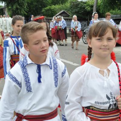 15 iunie: Gherăeşti: Corpus Domini - procesiune de Joia Verde