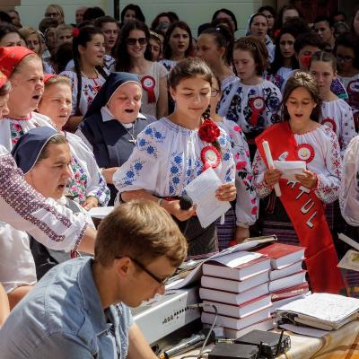 2 iulie: Cleja: Administrarea Mirului în Parohia "Sfântul Francisc de Assisi"