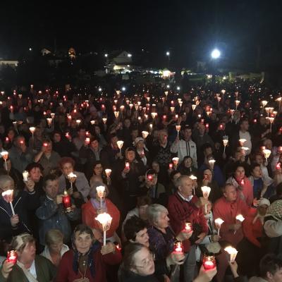 14 august: Cacica: Priveghere mariană, recitarea Rozariului şi procesiunea cu lumânări în jurul sanctuarului