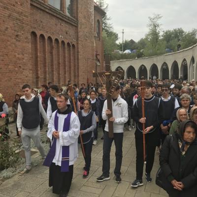 14 august: Cacica: Calea crucii şi adoraţie