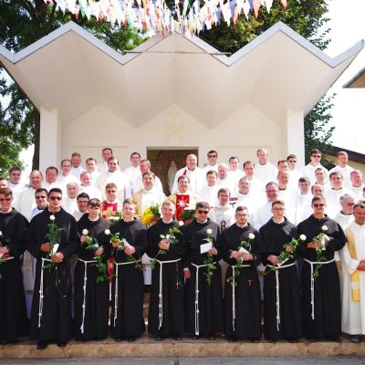 2 septembrie: Prăjeşti: Nouă fraţi neo-profeşi
