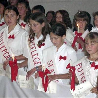 8-9 iunie: Oferirea mirului în parohiile Berzunţi, Stufu, Focuri, şi Cireşoaia