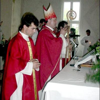 8-9 iunie: Oferirea mirului în parohiile Berzunţi, Stufu, Focuri, şi Cireşoaia