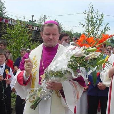 8-9 iunie: Oferirea mirului în parohiile Berzunţi, Stufu, Focuri, şi Cireşoaia
