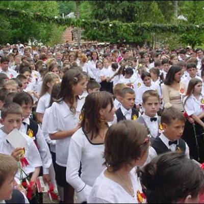 8-9 iunie: Oferirea mirului în parohiile Berzunţi, Stufu, Focuri, şi Cireşoaia